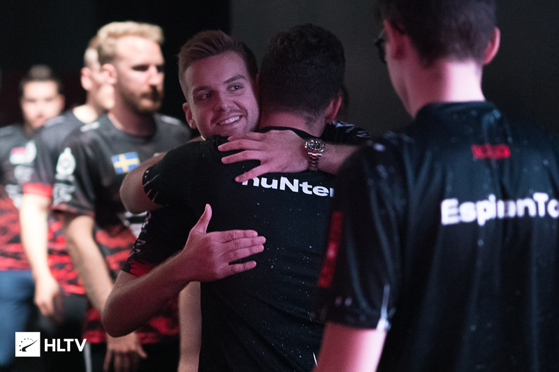 资讯队友全部牺牲 主播被迫与敌人组队，结果反水？