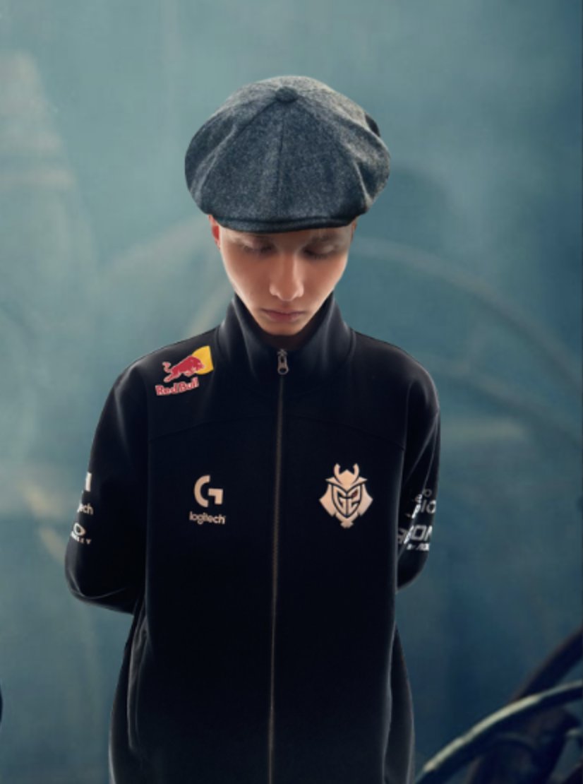 Royal Never Give Up 夏季赛选手队伍化妆照片：永不放弃！