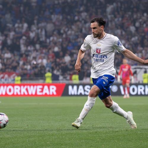 JDG不敌T1止步四强，中国战队无缘会师决赛